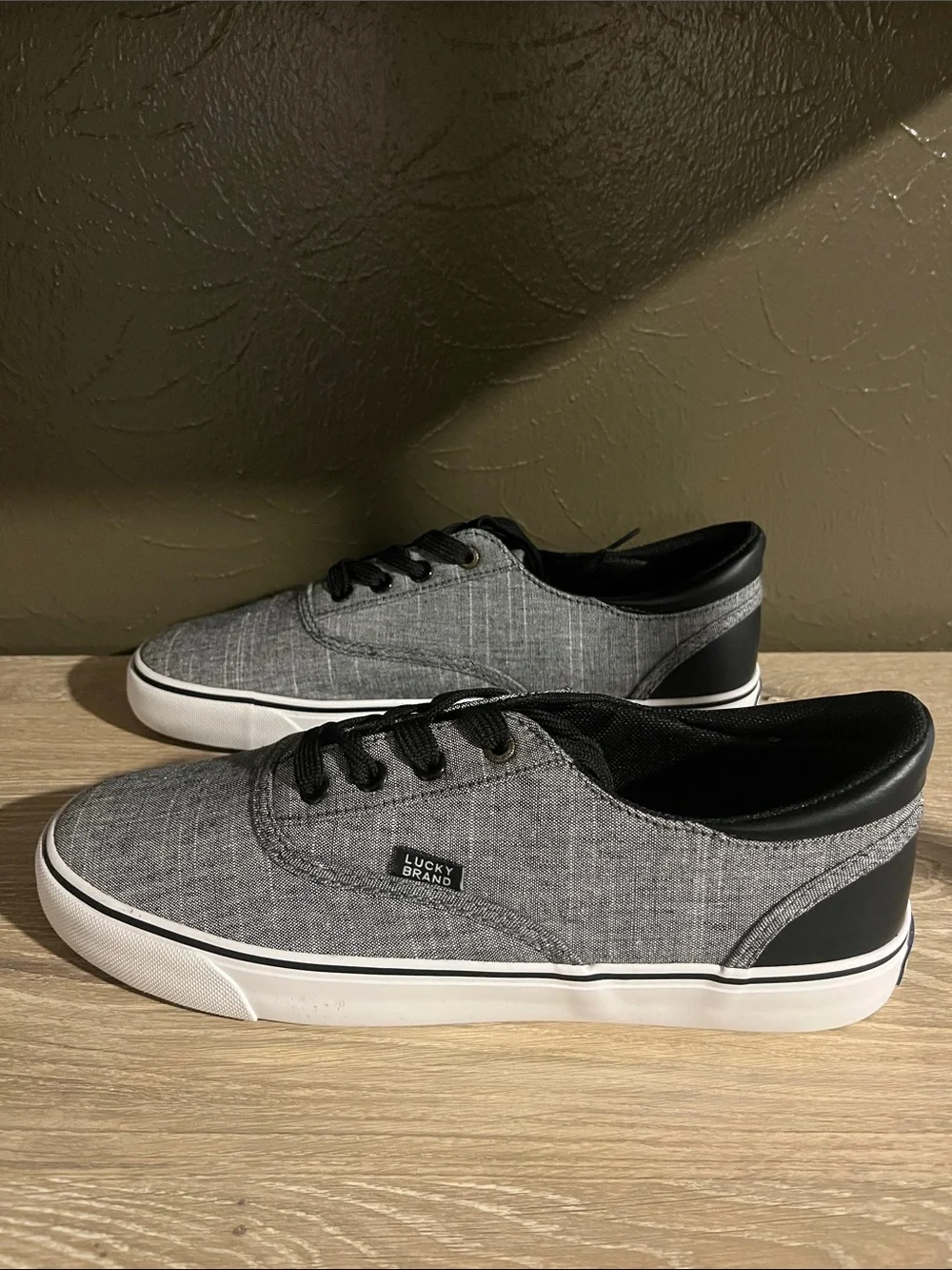 Men’s Size 9.5 Lucky Brand Sam Sneakers - Black/Gray Colorway